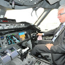 Aux commandes du prototype n° 1 du Boeing 787 (Salon du Bourget), page roues et freins affichée.